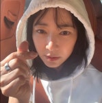 ‘51세’ 이본, 민낯에도 당당함 유지!.. “28.5도 더운 날씨에 후드티 입는 까만콩 언니”