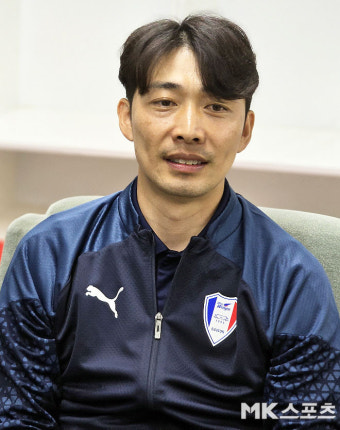 ‘수원 감독’ 제안에 변성환 “고민할 이유 없었어... 이 팀의 수장이 된 건 내게 1%의 기적이 일어난 것” [MK인터뷰]