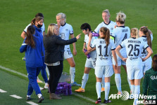 “내게는 딸같은 존재” 美 여자대표팀 감독이 말하는 지소연과 인연 [인터뷰]