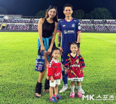 “슈퍼스타 성용이의 삶이 이런 거구나 싶어” 어딜 가나 사진 요청받는 ‘구리 메시’ 고광민 근황 “축구도 삶도 행복합니다” [이근승의... 