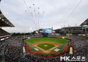2024 KBO 올스타전을 화려하게 수놓는 블랙이글스의 에어쇼 [MK포토]