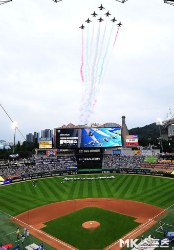 블랙이글스 ‘2024 KBO 올스타전 축하비행’ [MK포토]