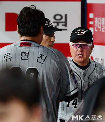 김경문 감독 ‘류현진, 오늘 좋았어’ [MK포토]
