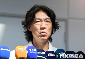 ‘유럽 출장’ 홍명보 감독 “그들의 축구철학·비전과 한국축구에 대한 이해도 듣고 오겠다” [MK인천공항]
