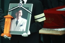 “마지막 길, 하늘도 울었다”…故 현철, 유족·동료 후배 눈물 속 영면[종합]