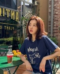 장희진, 너무 더울 땐 티셔츠에 반바지로 끝! ‘반곱슬 부시시 머리’도 러블리한 데일리룩