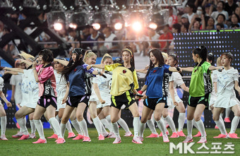 뉴진스 ‘해외 축구팬 유혹’ [MK포토]