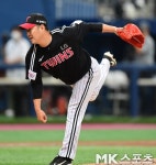 ‘한동희 뜬공→이재원 병살타’ 삼성 불혹의 ‘107번→64번’ 방출 이적생 투혼, 2G 4이닝 KK 무실점 호투…빠르게 1군 기회 잡나