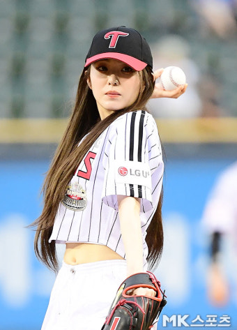 레드벨벳 아이린 ‘청순 시구’ [MK포토]