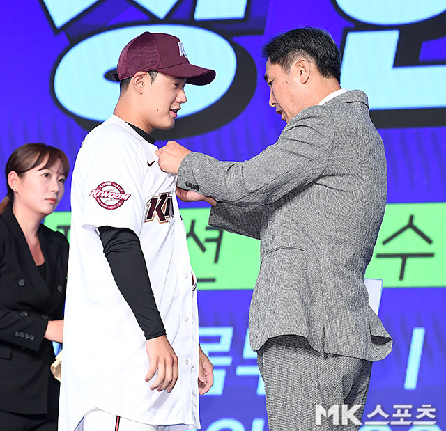 키움 히어로즈 신인 투수 김서준, 대만 중신과 연습경기 호투 주목 받아