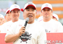 이범호 감독 ‘KIA 팬들에게 감사’ [MK포토]