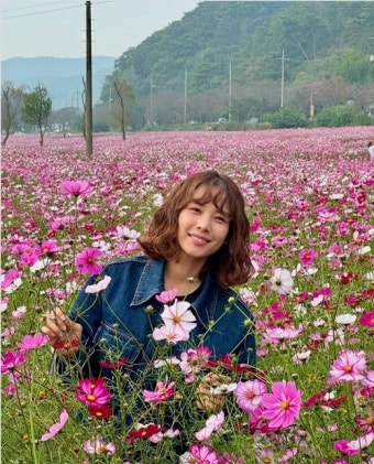 조윤희, 연하남과 핑크 코스모스 로맨스?...사진 공개에 숨겨진 진실?