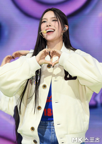 아일릿 윤아 ‘마법처럼 하트’ [MK포토]