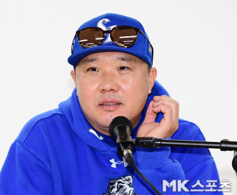 인터뷰 갖는 삼성 박진만 감독 [MK포토]