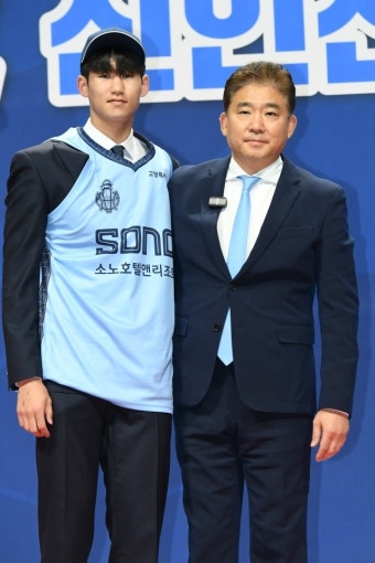 박정웅 다음은 이근준의 차례! 소노, 전체 2순위 신인 품어…KBL 역사상 첫 1·2순위 고졸 신인 지명 [KBL 드래프트]