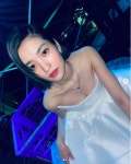 46kg 몸매+직각 어깨” 김태리, 무대 뒤에서도 요정 미모