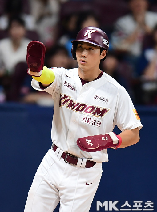 이정후, MLB에서 눈부신 활약! 멀티히트로 시즌 8번째 기록, NL 타율 2위 등극하여 5위 타율까지 상승