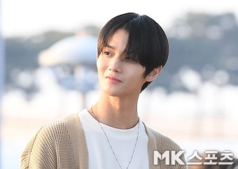 워너원 출신 배진영, 아우라엔터와 전속계약...새 소속사 찾다 [공식]