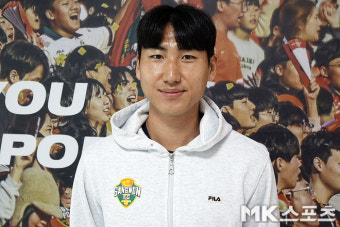 제주 SK,  강원 FC와 맞트레이드로 ‘멀티 플레이어’ 유인수 영입···‘원희도는 강원행’