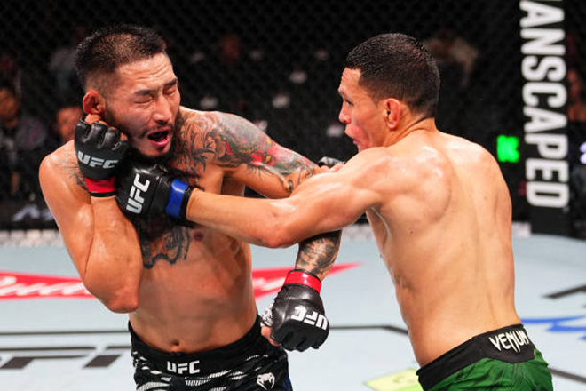 박현성, UFC 데뷔전에서 타이라에게 서브미션 패배.