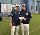 두산 캠프 MVP 로그, 홍민규에게 상금 쾌척 “받을 자격 있는 막내다”