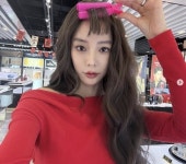 클라라, 긴 머리 때랑 완전 딴 사람? 숏컷+레드룩 카리스마 폭발!