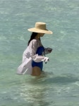 ‘돌싱’ 기은세, 맨발로 바다 걸었다…햇살보다 투명한 하루 ‘초여름 감성’