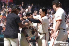 “잘 챙겨주던 큰형 같은 동료였다” 이정후가 떠올린 ‘야스형’과 추억 [현장인터뷰]