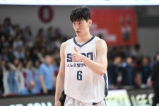 ‘3P 1/37 대참사’ 끔찍했던 소노, 안양 원정서 이길 자격 없었다…‘지미 타임’ 정관장, ‘짠물 수비’로 첫 승 신고 [KBL]