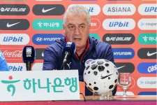 16년 만에 파라과이의 월드컵 진출 이끌다…알파로 감독의 홍명보호 평가 “직선적이고 강한 체력의 팀, 높은 수준이야” [MK현장]