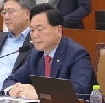 “내년엔 오심 확연히 줄어들 것” ‘국감 증인 출석’ 문진희 심판위원장의 주장···“작년엔 오심을 오심이라고 말하지도 않았다”