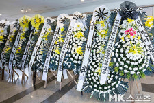 故 이순재의 빈소에 놓인 김용건-하정우-최불암-장나라...동료들의 근조화환 [MK포토]