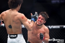 ‘미친 투혼’ 세후도의 감동적인 라스트 댄스, 탤벗과 역대급 난타전 끝 만장일치 판정패…‘트리플 C’가 떠나다 [UFC]