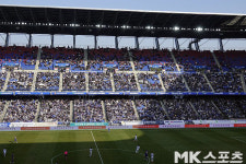 “왜 빨간색으로 바꿨어요?” 김상욱 울산시장 당선인, 시설공단 첫 업무보고서 문수축구장 좌석 문제 직격···“반민주적 모습 상징처럼 돼”