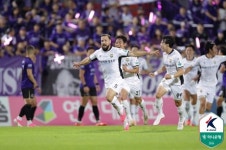 ‘3630일 만에 이겼다!’ 모재현 1골 1도움 맹활약…강원, 안양 징크스 완전 격파 → ‘3-0 완승 + 4위 도약’ [MK안양]