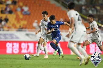 [k1.review] 이기제 코너킥→불투이스 헤더 결승골! 수원, 제주에 1-0 신승...꼴찌 탈출