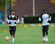 부상 때문에 1경기도 못 뛴 876억 MF, 드디어 돌아온다