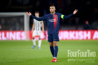 [ucl.review] 음바페 극장 PK골, PSG 살렸다…PSG, 뉴캐슬과 1-1 무, 이강인 82분