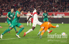 [bundes.review] 빅 클럽 타깃 기라시, 리그 17호골 폭발!...슈투트가르트, 아우크스브루크 3-0 제압→정우영 89분 투입