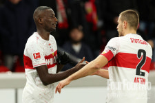 [bundes.review] 빅 클럽 타깃 기라시, 리그 17호골 폭발!...슈투트가르트, 아우크스브루크 3-0 제압→정우영 89분 투입