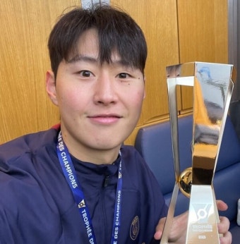 '슈퍼컵 우승+결승골' 이강인, PSG 6개월 만에 트로피→프로 통산 두 번째!...첫 번째 우승은?