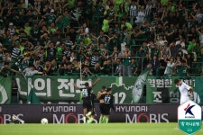 [k1.review] 안드리고 1골 1도움 전북, 전주성에서 울산 2-0 제압...현대가 더비 4G 무승 탈출!