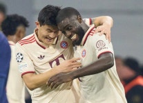 결승골+MOM 김민재, 파트너에 푹 빠졌다...우파메카노를 사랑해! 격한 브로맨스