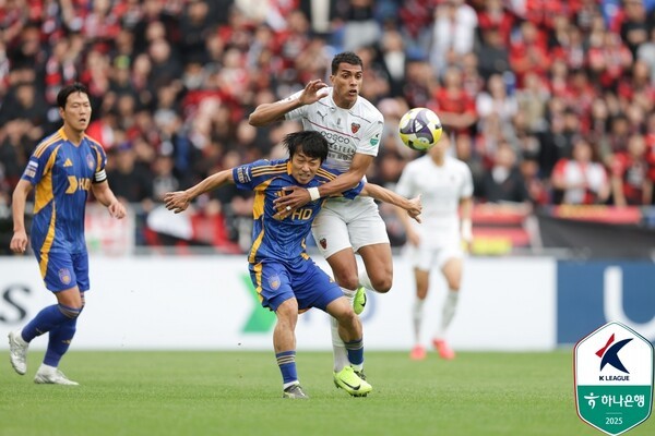 울산 현대 홈디포트, 포항 스틸러스와의 동해안 더비에서 1-1 무승부 달성！