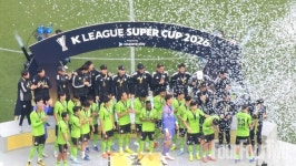 [supercup.told] 이 트로피는 작년의 유산이다 정정용 감독이 정의한 전북 슈퍼컵 우승의 의미