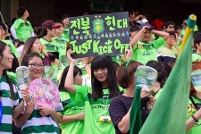 ‘내가 오늘의 응원왕!’ 눈길 사로잡는 전주성 피켓對戰