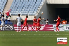[챌린지 리뷰] 극적골 경남, 부천과 2-2 무승부...1R 무패+1위 탈환