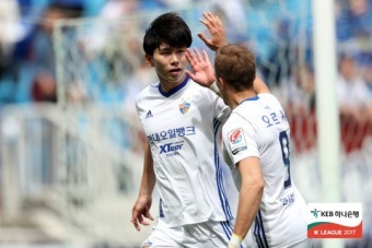 [클래식 리뷰] '김승준-리차드 골' 울산, 수원 원정서 2-1 승...3연승 행진