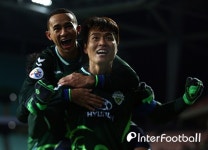 [ACL 현장리뷰] '이동국 환상골' 전북, 가시와에 3-2 역전승...완벽한 출발