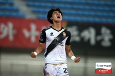 [K리그1 리뷰] 김준범 환상골 경남, 상주 원정서 1-0 승...2위 유지